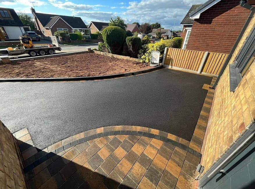 asphalt laying service paving